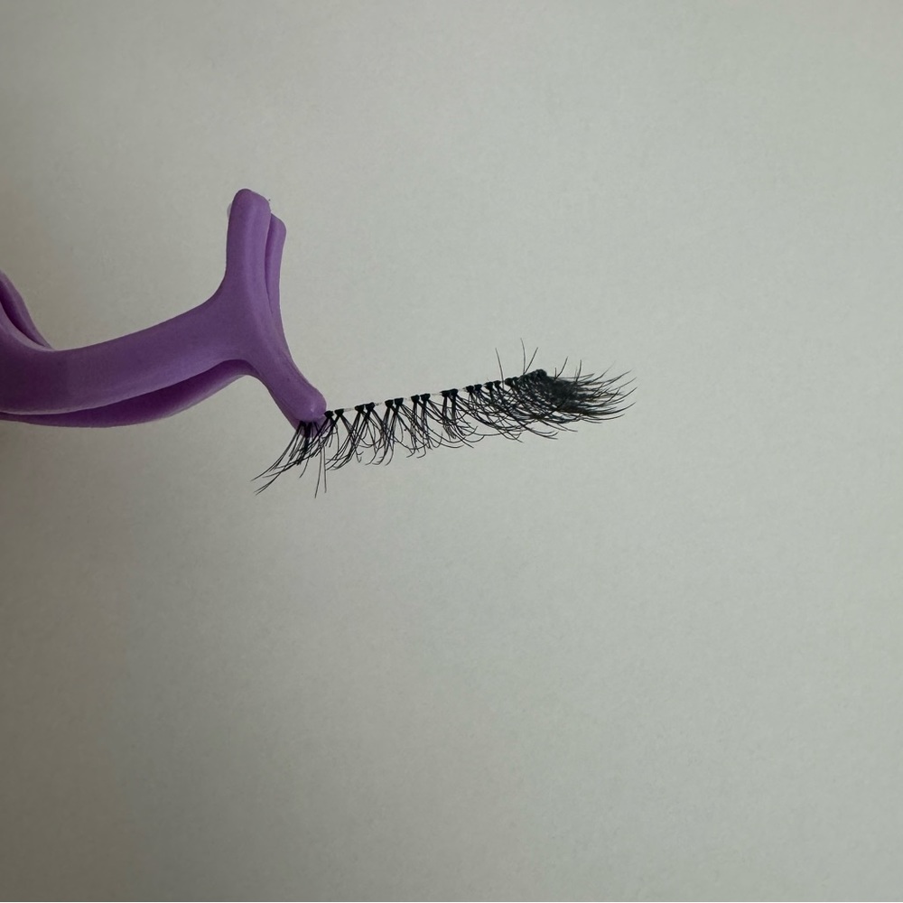 "9-5" False Lashes - Picture 6 of 7